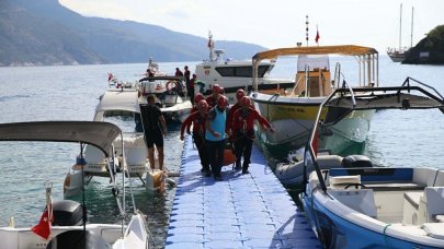 Kayalıklara düşen İngiliz paraşüt pilotu öldü