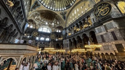 Ayasofya artık yabancı ziyaretçilere ücretli olacak