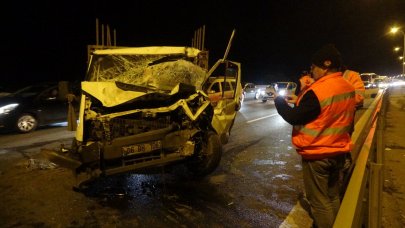 TEM'de ortalığı savaş alanına çeviren kaza: 10 kilometrelik araç kuyruğu oluştu