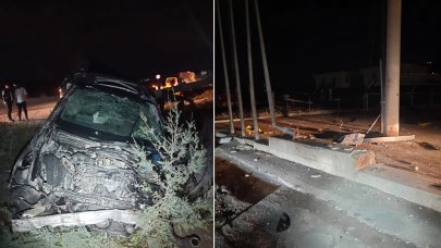 Otomobil önce yayaya, ardından beton direğe çarptı: Yaralılar var