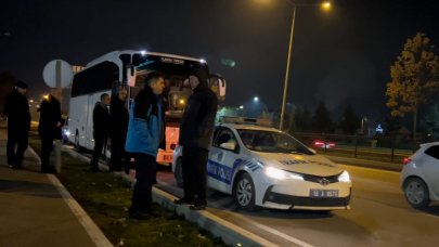 Anıtkabir ziyaretinde şok! Yolcular otobüsten indirildi!