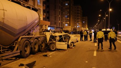 Park halindeki tankere çarptı: 1 ölü, 4 yaralı