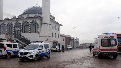 TIR'a öncülük eden aracın şoförü ölümden döndü: Molada uyurken zehirlendi