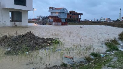 Sağanak nedeniyle kentteki dereler taştı!