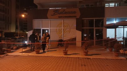 Bursa'da kafenin asma tavanı çöktü