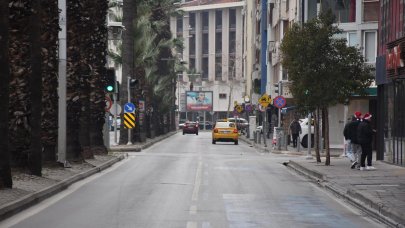 İzmir'de yeni yılın ilk günü sessizlik: Cadde ve sokaklar boş kaldı