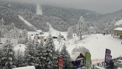 Kar kalınlığı 105 santimetreye ulaştı: Kartepe Kayak Merkezi'nde sezon açıldı