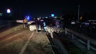 Makas atarken kaza yaptı, yaralı arkadaşını aracın içinde bırakıp kaçtı