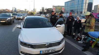 Alkollü sürücü yol ortasında uyuyakaldı