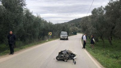 Şerit ihlali yaparak cipe çarpan motosikletli öldü