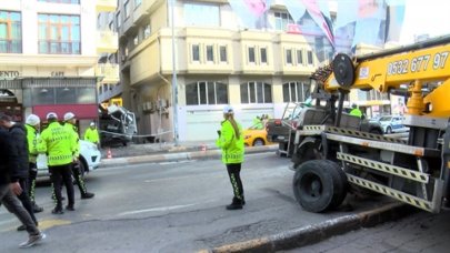 Beyoğlu'nda iki vinç kazaya karıştı