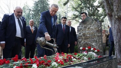 Cumhurbaşkanı Erdoğan'dan Alparslan Türkeş'in kabrine ziyaret