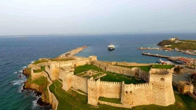 Bozcaada, bayram tatilinde turist akınına uğradı