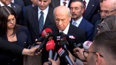 Bahçeli'den bayram namazı çıkışında "Akşener" mesajı