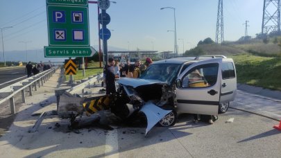 Kontrolden çıkan araç metrelerce savruldu, bariyerlere çarptı: Yaralılar var