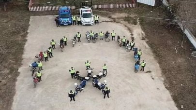 Jandarma ekiplerinden motosikletlilere uygulamalı trafik eğitimi verildi