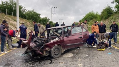 İki araç kafa kafaya çarpıştı: Ölü ve yaralılar var