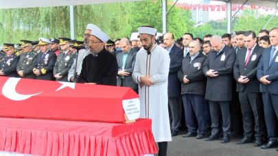 Meslektaşı tarafından şehit edilen komiser Pendik'te son yolculuğuna uğurlandı