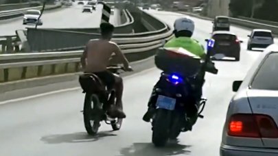 Nefes kesen kovalamaca...Polisten kaçtı, motosikletten düşünce yakalandı