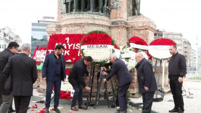 MESAM Taksim Cumhuriyet Anıtı’na çelenk bıraktı