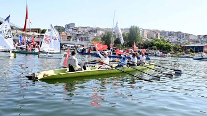 Haliç'te 19 Mayıs şenliği! Yelken ve kanolardan kortej oluşturuldu