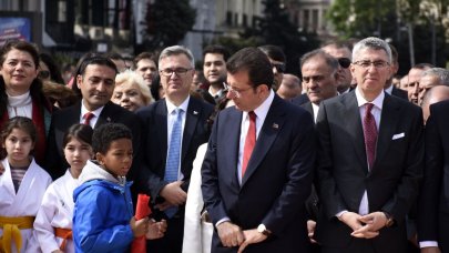 İstanbul'da 19 Mayıs töreni Taksim'de yapıldı