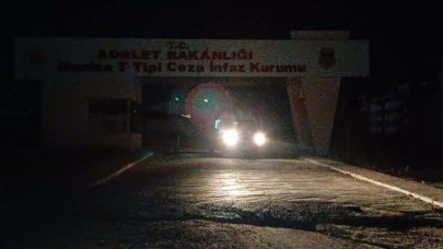 Mahkum hücresindeki yatağı ateşe verdi, ağır yaralandı: Dumandan etkilenenler var