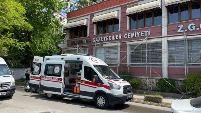 Cam temizlerken 2'nci kattan düşüp ağır yaralandı