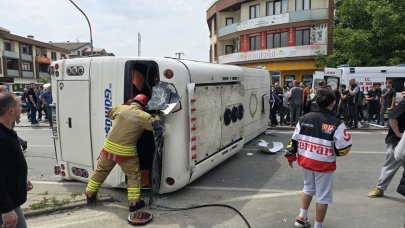 Kırmızı ışıkta geçti, kazaya yol açtı: Yaralılar var