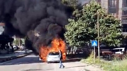 Malkara'da seyir halindeki otomobil  alev aldı