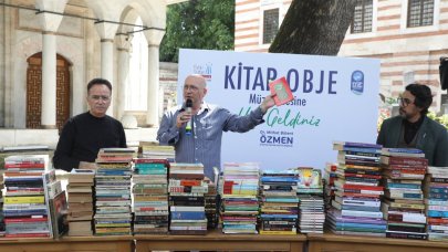 Eyüpsultan'daki "Kitap ve Obje Müzayedesi"ne yoğun ilgi