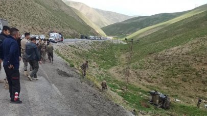 Van'da polis aracı kaza yaptı: 2 polis yaralandı