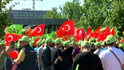 Martı Tag sürücüleri UKOME önünde toplanarak yolculuk yönetmeliğini protesto etti