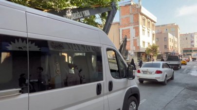 Küçükçekmece'de çöken binanın bulunduğu cadde trafiğe açıldı