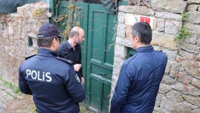 Polis köşkte keşife çıktı