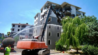 Kartal Belediyesi, riskli konutların yıkımına devam ediyor