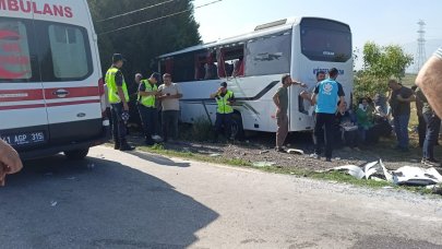 Korkunç kaza! İşçi servisi ile kamyon çarpıştı: Çok sayıda yaralı var