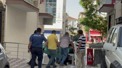 Genç kadın sırtından bıçaklanmış halde ölü bulundu!