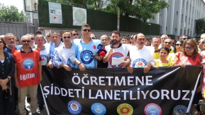 Öğretmene yumruklu saldırıya protesto: 'En ağır cezalar verilsin, artık yeter diyoruz'