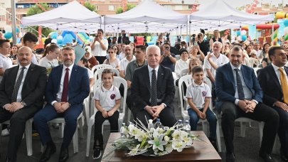 Vali Gül 1.sınıf öğrencilerine karne dağıttı!