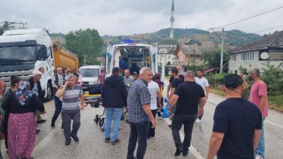 Motosikletin çarptığı yayanın sağ bacağı koptu, sürücü de ağır yaralı