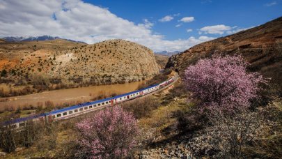 Bakan Uraloğlu tarih verdi: Turistlik Tatvan Treni yola çıkıyor