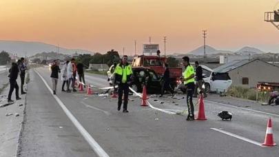 Katliam gibi kaza! Araçlar hurdaya döndü:  4 ölü, 2 bebek yaralı