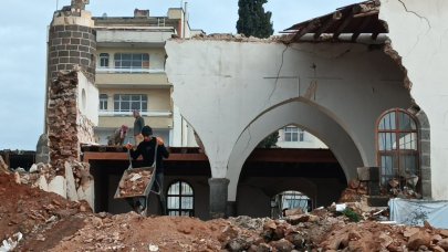 Depremde hasar görmüştü: 159 yıllık tarihi camide restorasyon çalışması başladı