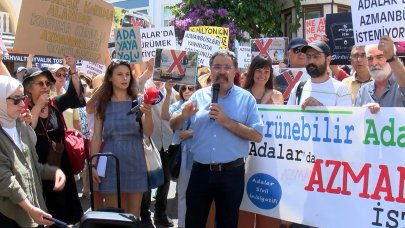 Ahmet Ümit'ten 'Azmanbüs' eylemlerine destek: 'Ekrem İmamoğlu'na sesleniyorum, bundan vazgeçin'