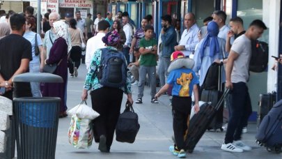 Büyük İstanbul Otogarı'nda tatilin son günü dönüş yoğunluğu arttı