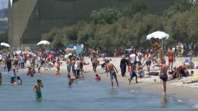 Bayram tatilinin son gününde Menekşe Plajında yoğunluk