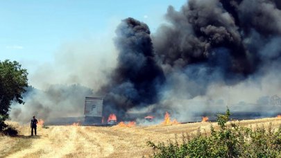 Buğday yüklü TIR alev aldı: Rüzgarın etkisiyle büyüdü, tarlaya yayıldı