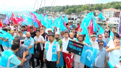 Sarıyer'de yağmura rağmen Urumçi katliamı protesto edildi