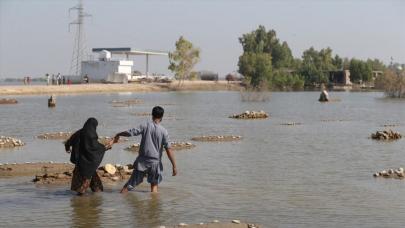 Pakistan'da eriyen buzullar sele yol açtı, yüzlerce kişi evsiz kaldı